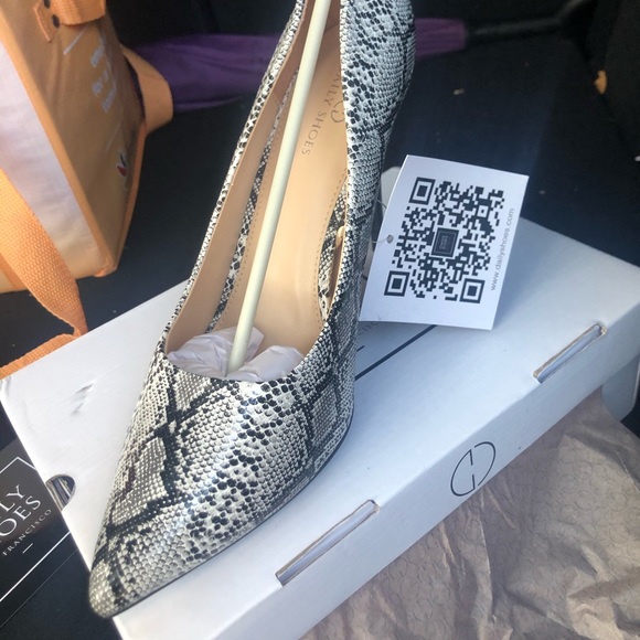 Grey and white spike Heel - Picture 2 of 4